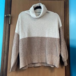 American Eagle Outfitters Cream and Brown Turtleneck Sweater